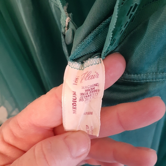 Vintage negligee and peignoir robe set - Picture 5 of 9